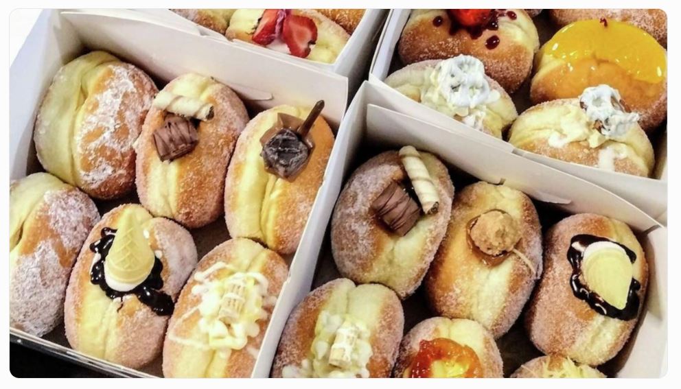 Bomboloni, Donat Kekinian Tanpa Lubang dengan Beragam Isian Menggugah Selera