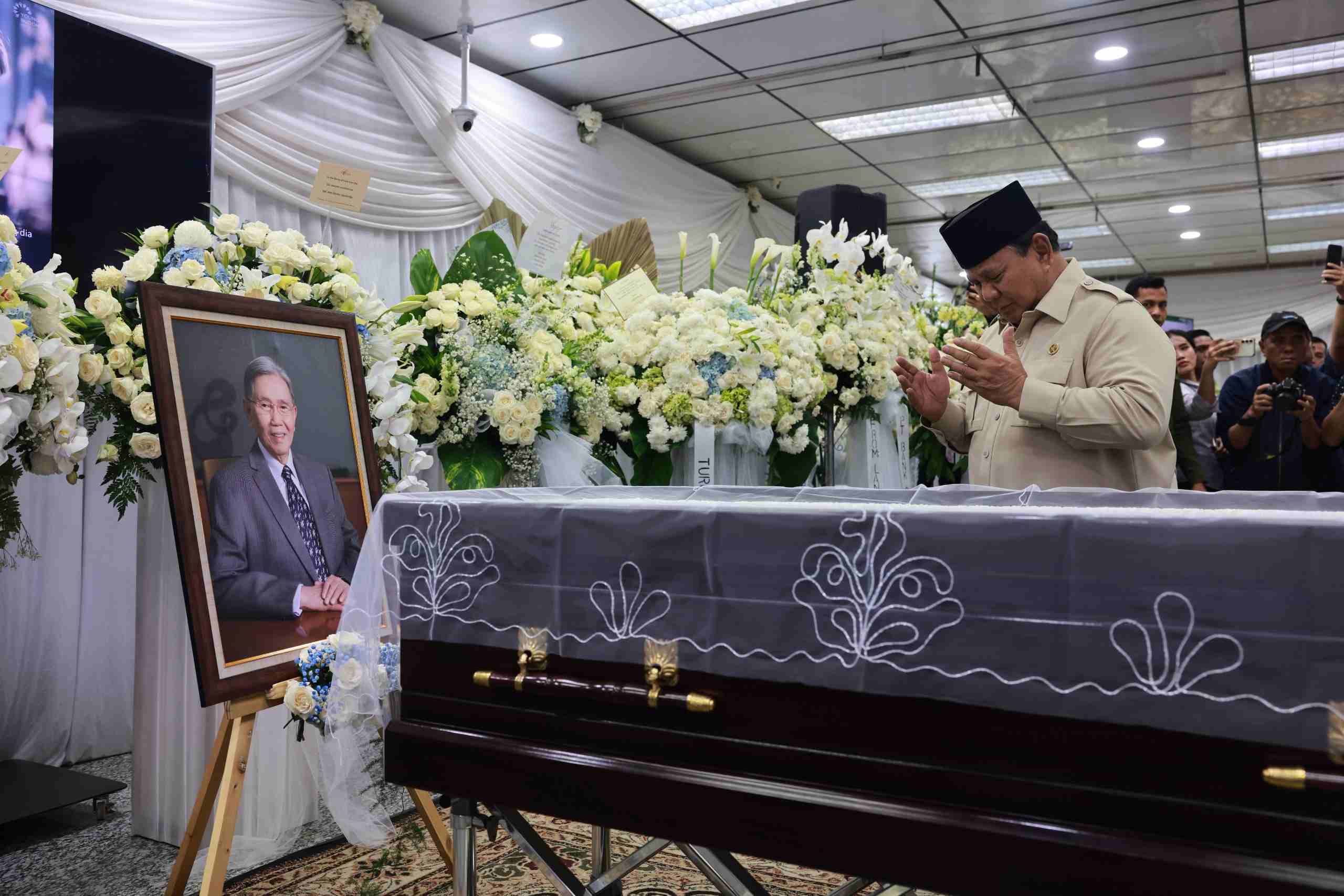 Prabowo Sampaikan Duka Mendalam atas Wafatnya Kwik Kian Gie: Indonesia Kehilangan Putra Terbaik