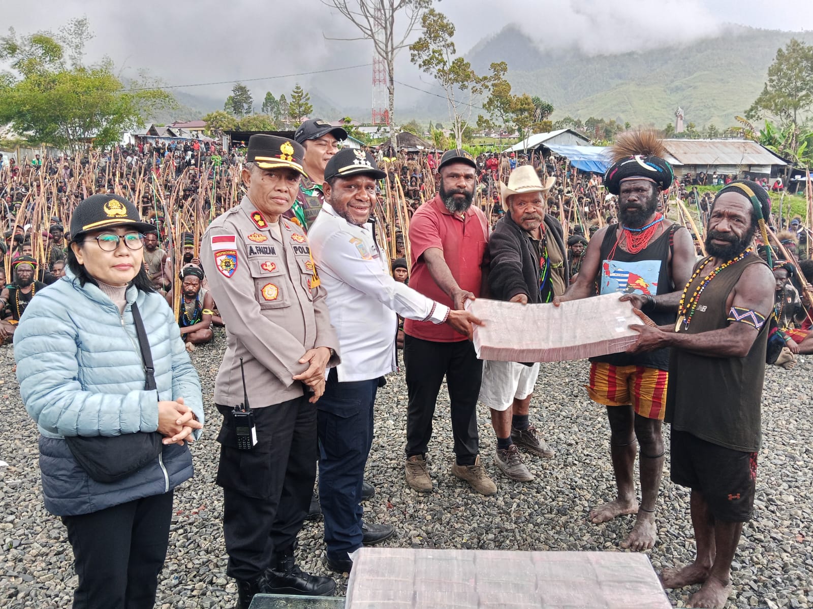 Pemerintah Puncak Jaya Salurkan Dana Rp10 Miliar untuk Ritual Adat Perdamaian Dua Kubu Paslon