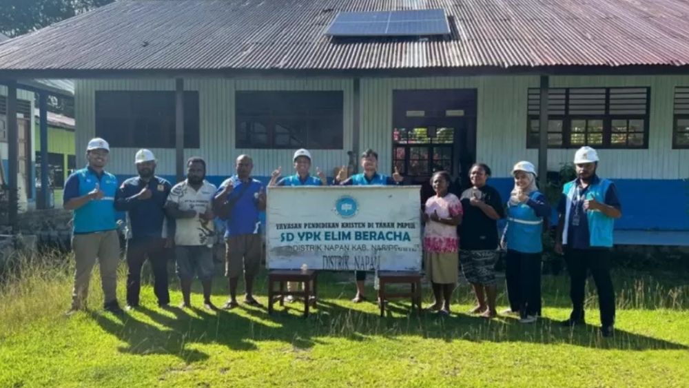 PLN Pasang PLTS Mikro di Sekolah Nabire, Dukung Digitalisasi Pendidikan Papua Tengah