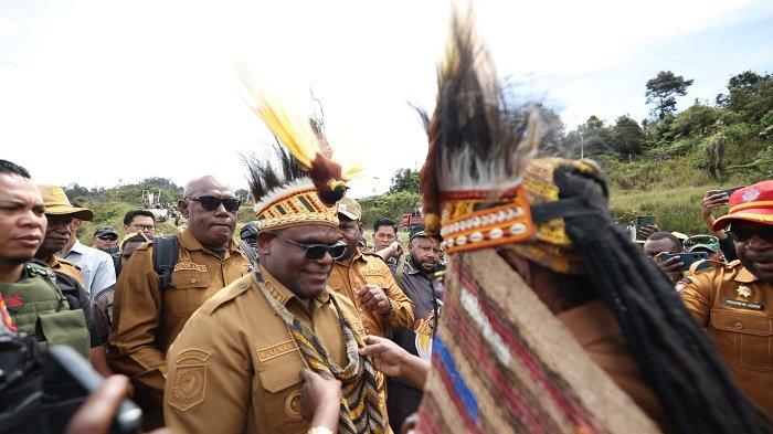 Gubernur Papua Tengah Kunjungi Intan Jaya, Komitmen Bangun Daerah dari Pelosok