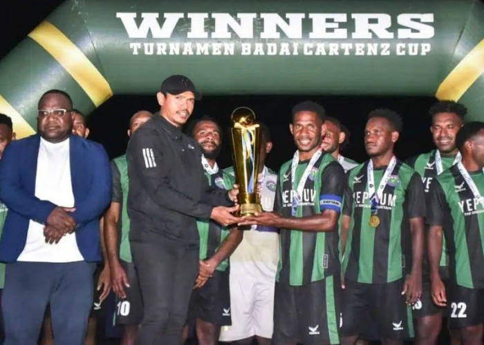 Pantau Langsung Final Badai Cartenz Cup V Nabire, Ricardo Salampessy Rekrut Pemain Papua Tengah ke Persipura