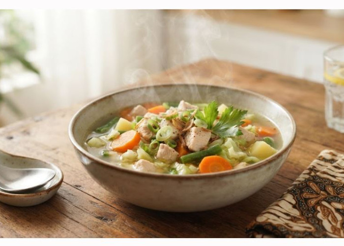 Badan Kurang Fit? Coba Sop Ayam Sayur Sehat yang Hangat dan Mudah Dibuat