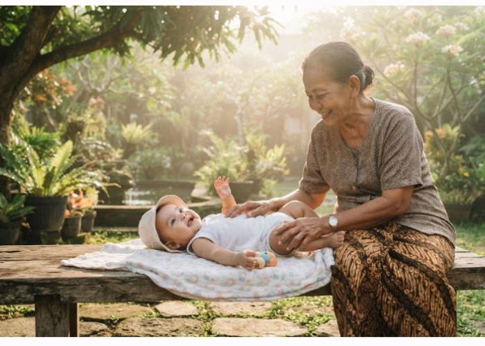 Manfaat Berjemur di Matahari Pagi bagi Bayi dan Lansia, Tak Sekadar Mendapat Vitamin D