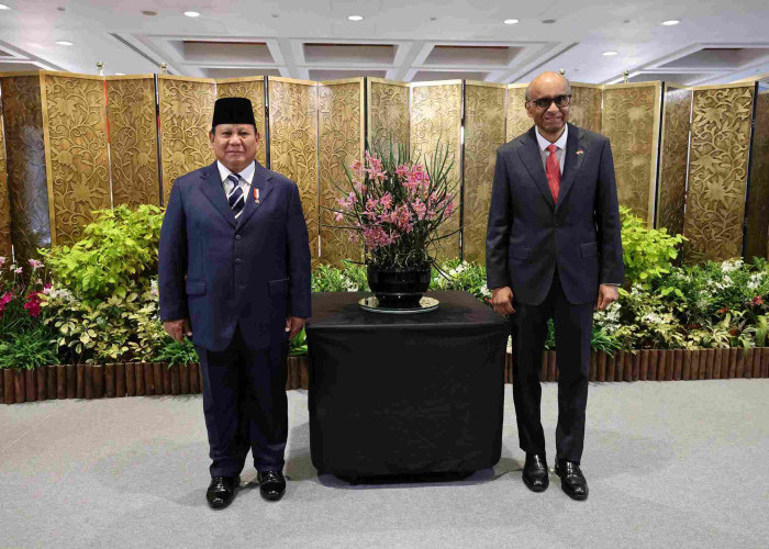 Prabowo Disambut Presiden Singapura dan Terima Bunga Anggrek Ungu, Diberi Nama Ibunda