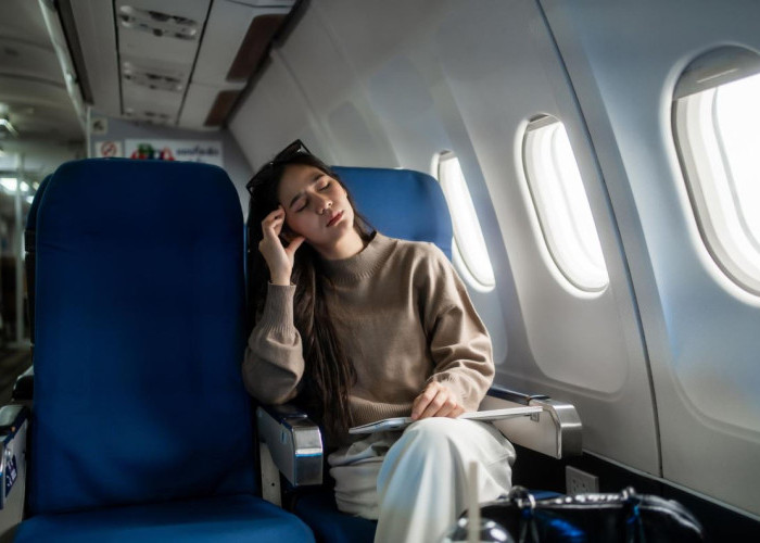 Sering Jet Lag Setelah Naik Pesawat? Ini Tips Memulihkan Jam Tidur dengan Cepat