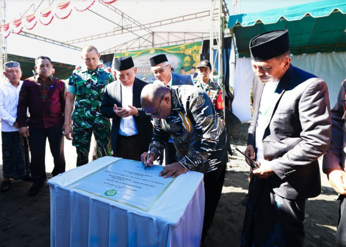 Gubernur Papua Tengah Resmikan Pesantren Riyadhul Qur’an, Launching SMP-SMA dan Tekankan Integritas Data