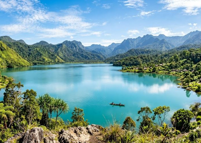 Pesona Danau Paniai, Permata Alam Papua dengan Panorama yang Memukau