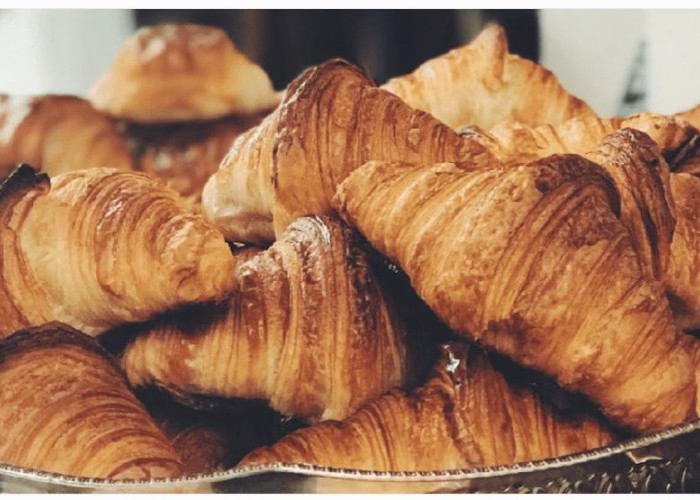 Mengenal Asal-usul Croissant, Pastry Berlapis yang Menyimpan Kisah Panjang Eropa